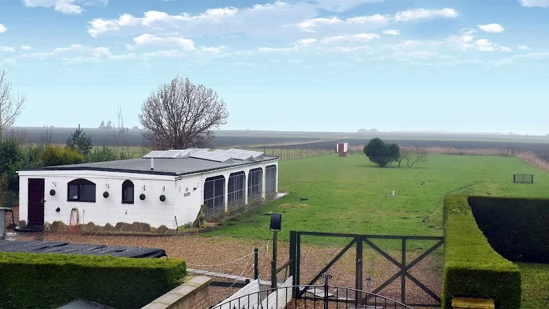 Meow Bow Wow Day and Boarding Kennels