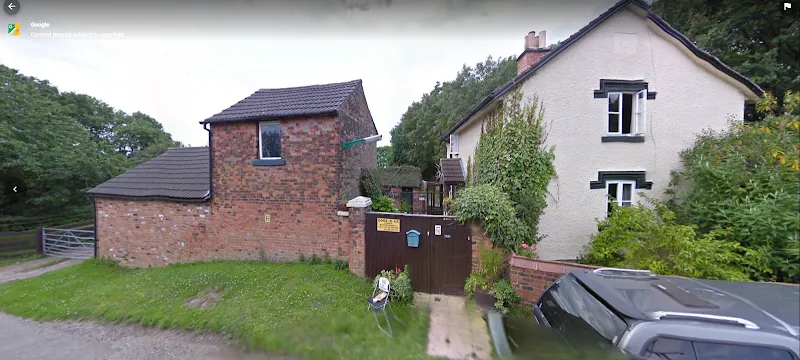 Dogs-R-Us (dog boarding kennels)