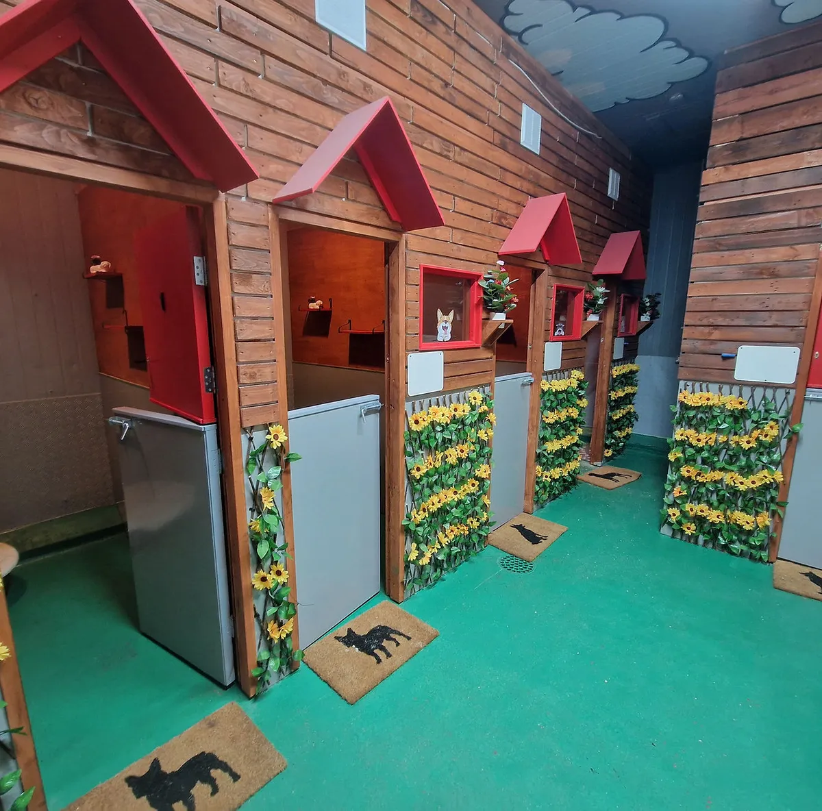 The Dog House - Photo 2